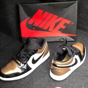 Jordan 1 Low Gold Toe